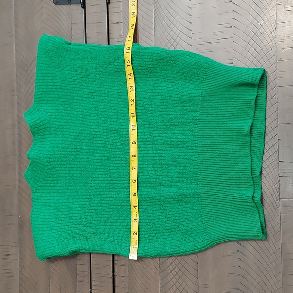 Babaton Green Sleeveless Sweater - Picture 10 of 11